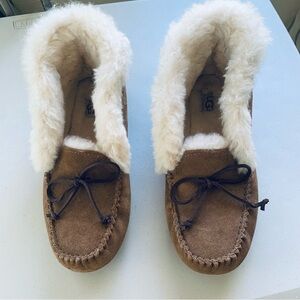 Ugg chestnut genuine suede ankle booties size 7M